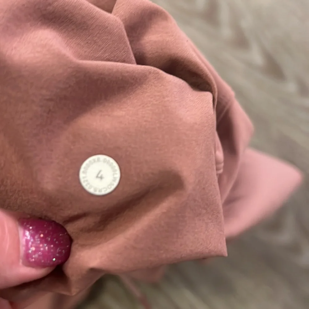 Lululemon Joggers in Dusty pink color, size 4 - Picture 4 of 4